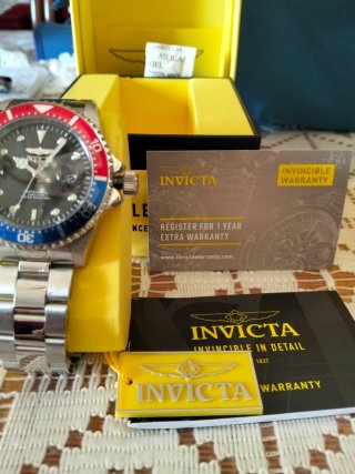 Reloj Invicta Nuevo Multicolor y Plateado