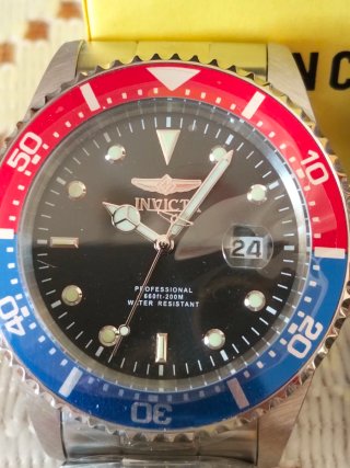 Reloj Invicta Nuevo Multicolor y Plateado