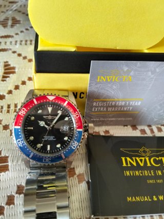 Reloj Invicta Nuevo Multicolor y Plateado