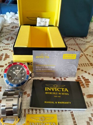 Reloj Invicta Nuevo Multicolor y Plateado