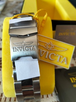 Reloj Invicta Nuevo Multicolor y Plateado