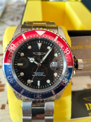 Reloj Invicta Nuevo Multicolor y Plateado