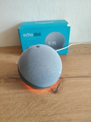 Amazon Echo Dot 4 turchese con orologio