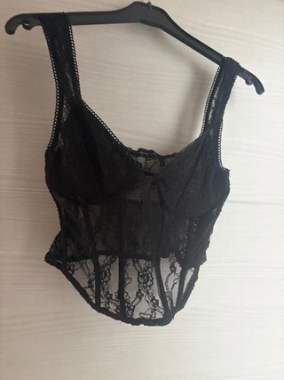 Top Corsé Encaje Bershka Negro