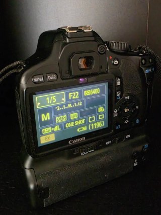 Canon 550D + Sigma 18-250 + grip + 4 baterías
