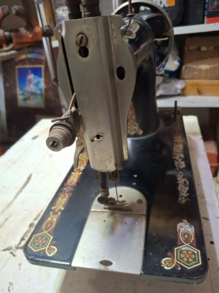 Máquina de coser antigua Hexagon