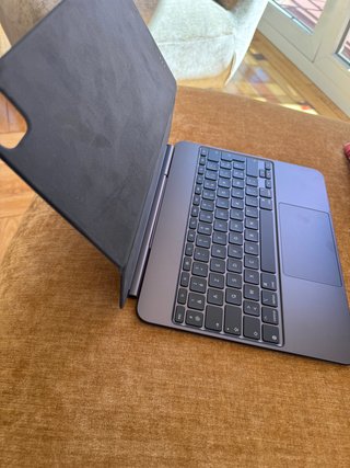Magic Keyboard iPad Pro 13 M4