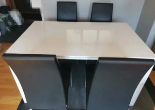 Mesa Comedor Blanca + Sillas Negras