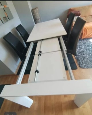 Mesa Comedor Blanca + Sillas Negras