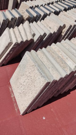 Baldosas hidráulicas negras y blancas