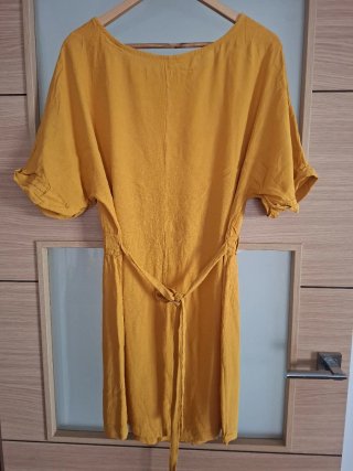 Vestido amarillo de manga corta