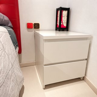 Cama 150x190: Canapé + Cabecero Rojo + 2 Mesitas