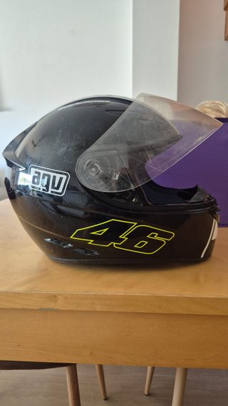 Casco Integral Negro con detalles Blancos AGV K-3