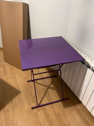 Mesa plegable morada