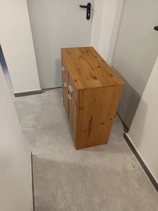 Mueble de madera marrón