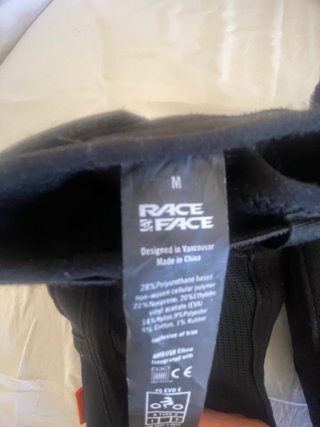 Coderas Race Face Negras talla M