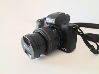 Canon EOS M50 + EF-M 15-45 mm