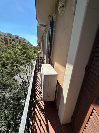 Piso reformado a estrenar en finca regia Eixample