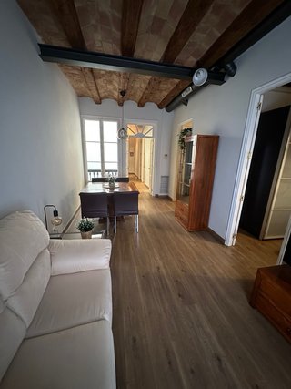 Piso reformado a estrenar en finca regia Eixample