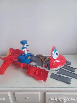 Avión Juguete Rojo