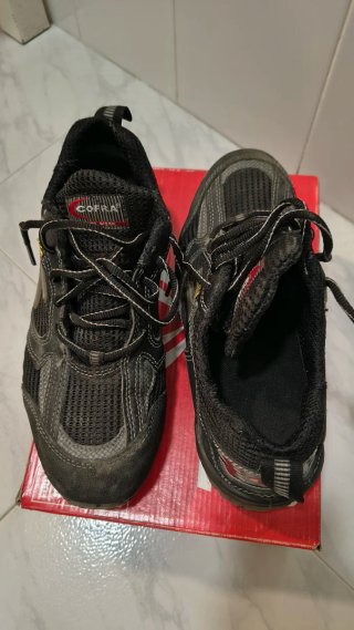 Zapatos de seguridad Cofra negros y grises