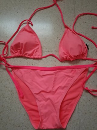 Bikini naranja y rosa