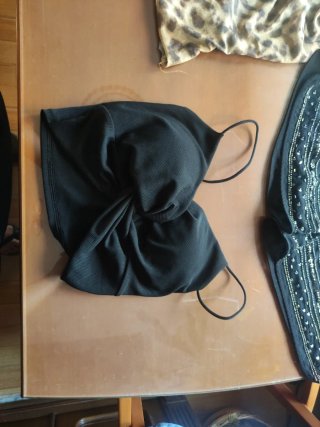 2 tops, pantalón y jersey. Precio por prenda