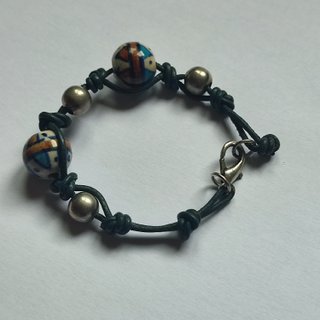 Pulsera artesanal cerámica y cuero