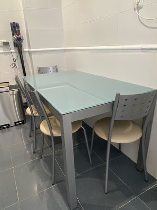 Cocina Forlady: Mesa, 4 Sillas, Lavadora y Frigo