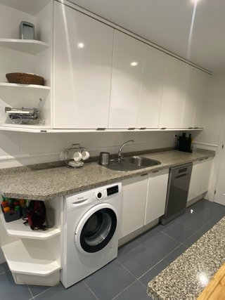 Cocina Forlady: Mesa, 4 Sillas, Lavadora y Frigo