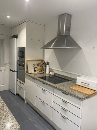 Cocina Forlady: Mesa, 4 Sillas, Lavadora y Frigo