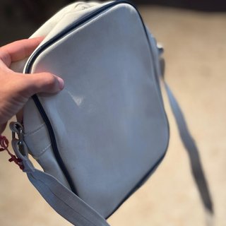 Bolso Adidas blanco y azul