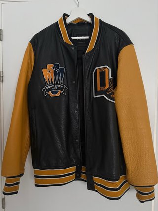 Chaqueta Zara Cuero Negra y Amarilla