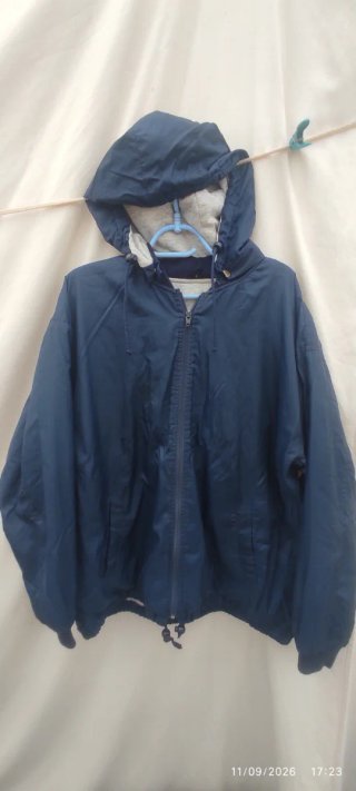 Chaqueta Bomber Azul con Capucha