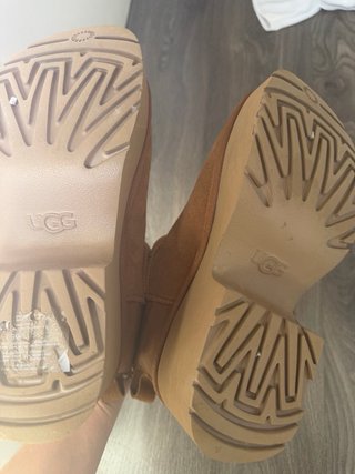Stivali UGG con zeppa e tacco T39