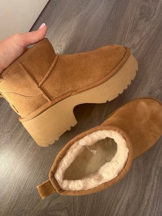 Stivali UGG con zeppa e tacco T39