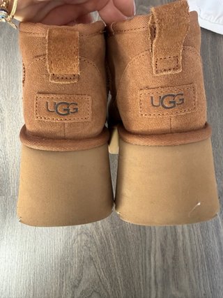 Stivali UGG con zeppa e tacco T39