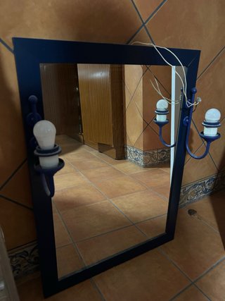 Espejo de baño azul con apliques