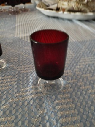 Copas de licor vintage rojas  son 6