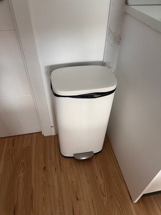 Cubo de basura con pedal - Blanco