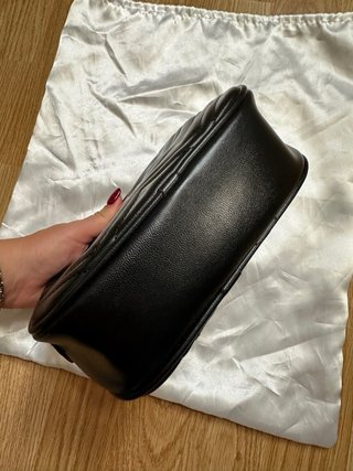 Borsetta Gucci Nera con Dettagli Oro