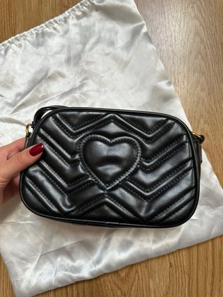 Borsetta Gucci Nera con Dettagli Oro