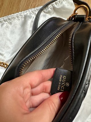 Borsetta Gucci Nera con Dettagli Oro