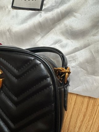 Borsetta Gucci Nera con Dettagli Oro