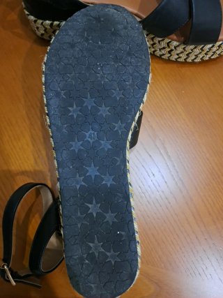 Sandalias cuña mujer FIELD negras y doradas