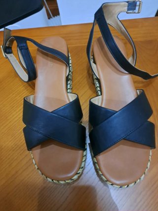 Sandalias cuña mujer FIELD negras y doradas