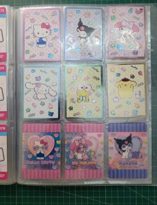 Album Hello kitty casi completo con 201 cartas si