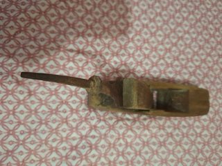 Cepillo antiguo madera con metal. 18.5 cm