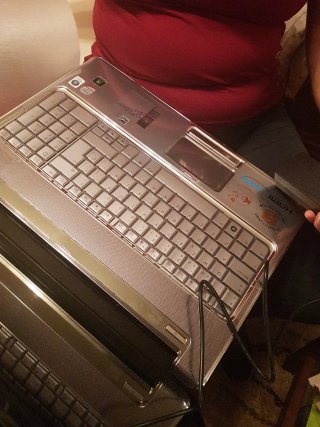HP Pavilion dv7-1080es Portátil año 2009.