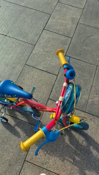Bicicleta Disney Infantil Roja y Amarilla